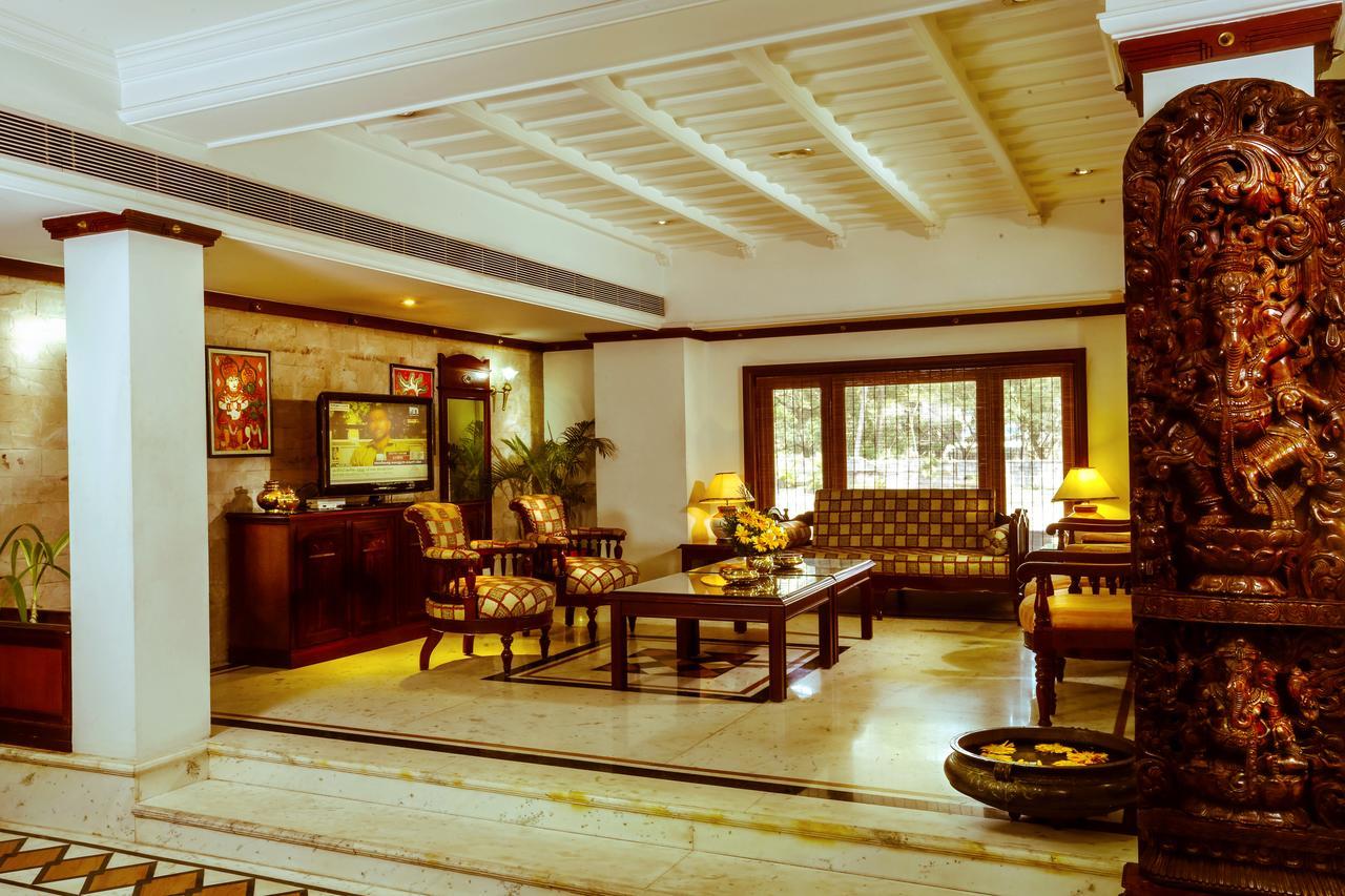 Krishna Inn Guruvayur Bagian luar foto