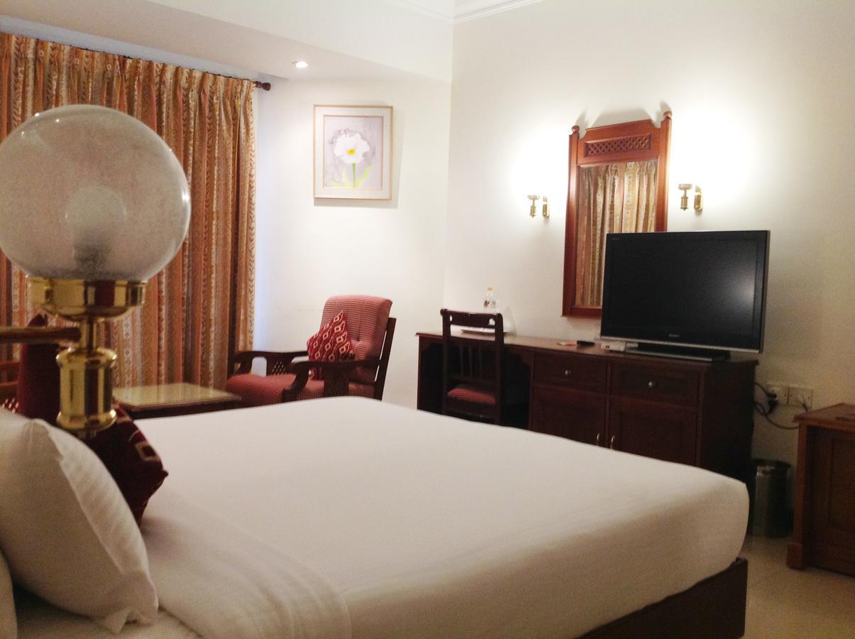 Krishna Inn Guruvayur Bagian luar foto