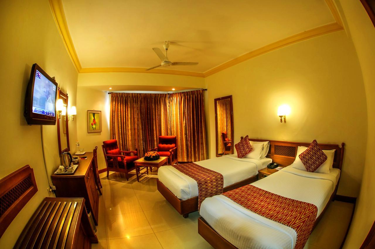Krishna Inn Guruvayur Bagian luar foto